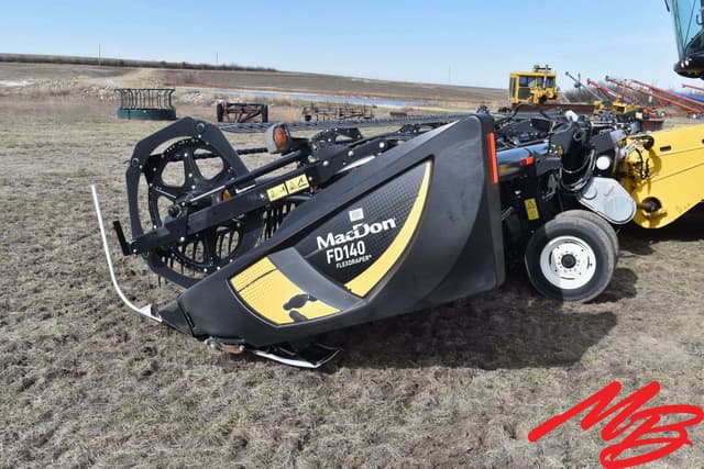 Image of MacDon FD140 equipment image 3