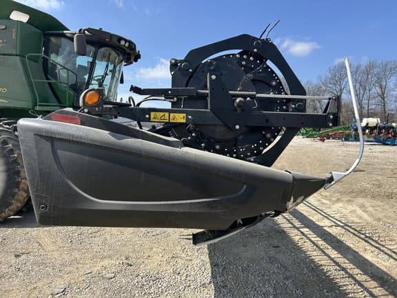 Image of MacDon FD75-35 equipment image 4