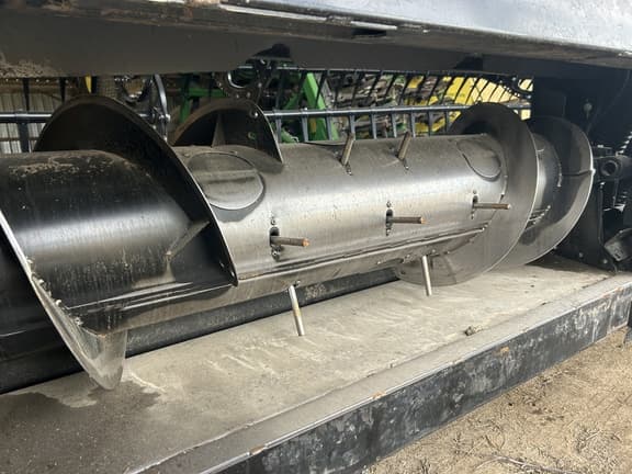 Image of MacDon FD75-35 equipment image 4