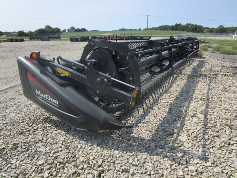 2018 MacDon FD75 Equipment Image0