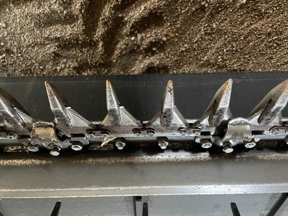 Image of MacDon FD75-35 equipment image 4