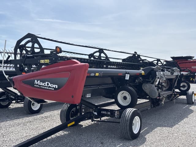 Image of MacDon FD75D equipment image 4