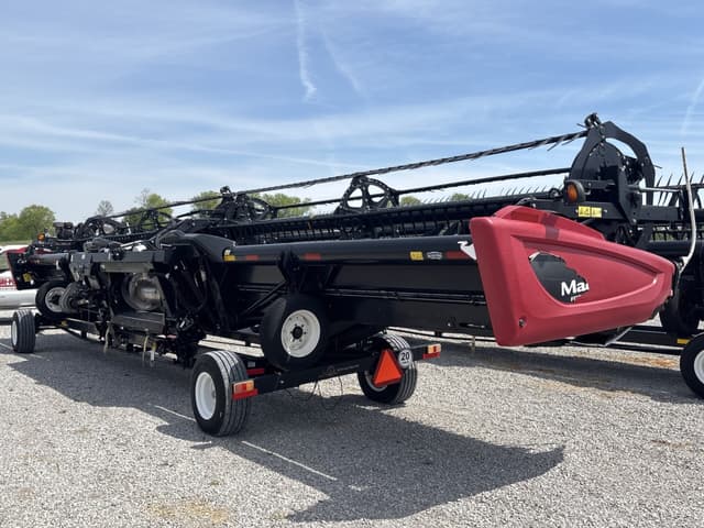 Image of MacDon FD75D equipment image 2