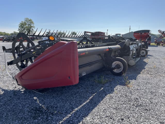 Image of MacDon FD75S equipment image 4