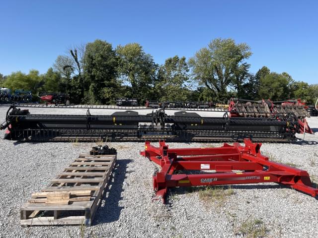 Image of MacDon FD75 equipment image 1