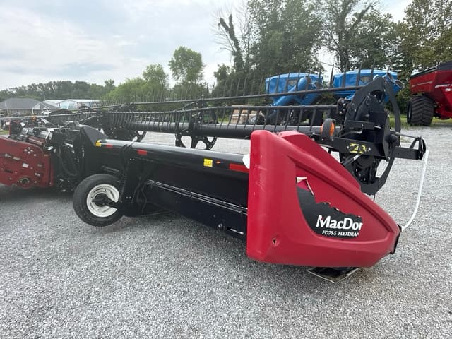 Image of MacDon FD75S equipment image 2