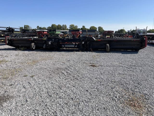 Image of MacDon FD75S equipment image 4