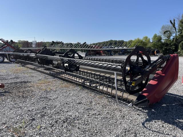 Image of MacDon FD75S equipment image 3