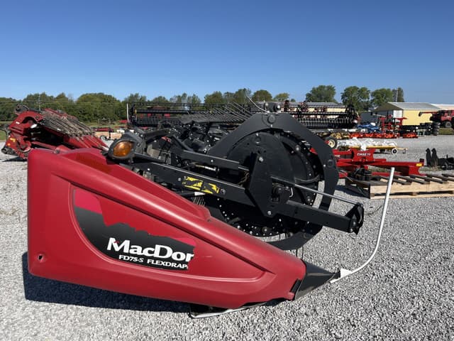 Image of MacDon FD75S equipment image 1