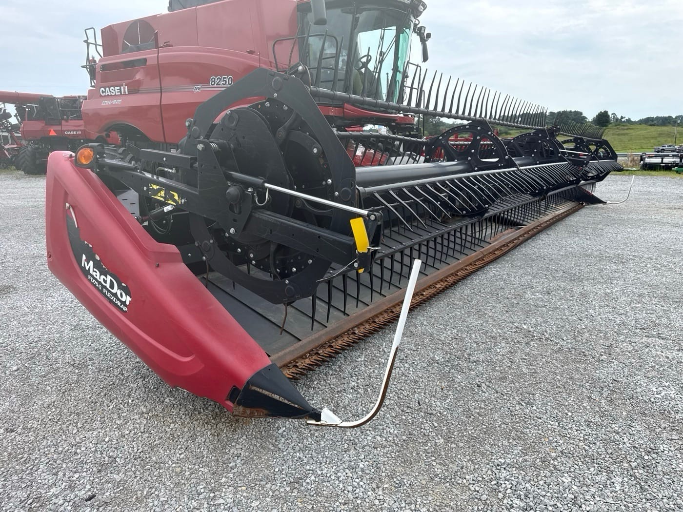 2018 MacDon FD75S Equipment Image0