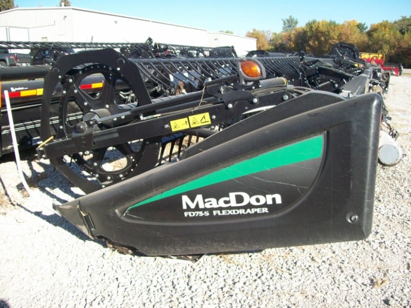 2018 MacDon FD75S Equipment Image0