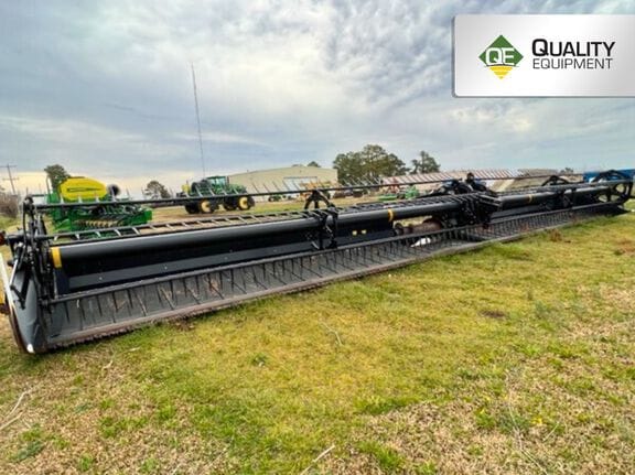 2018 MacDon FD75D Equipment Image0