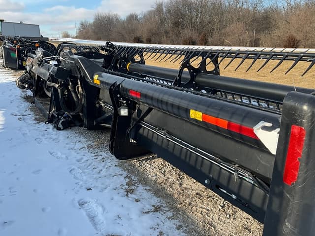 Image of MacDon FD75 equipment image 4