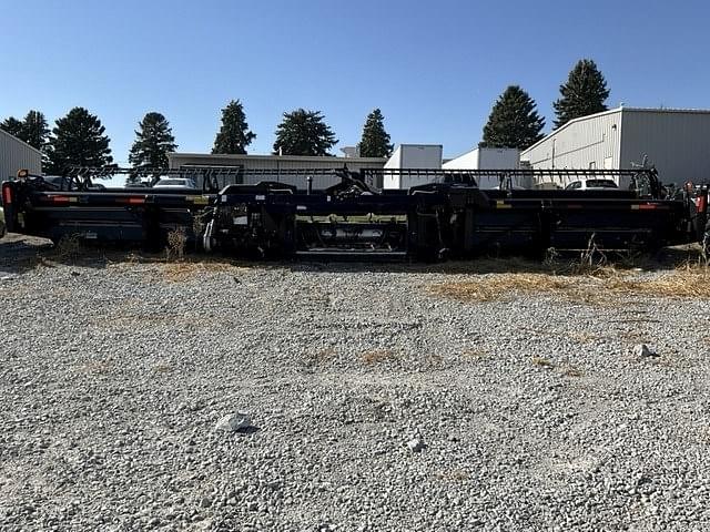 Image of MacDon FD75S equipment image 4