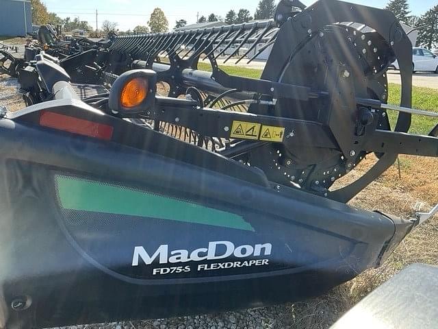 Image of MacDon FD75S equipment image 3