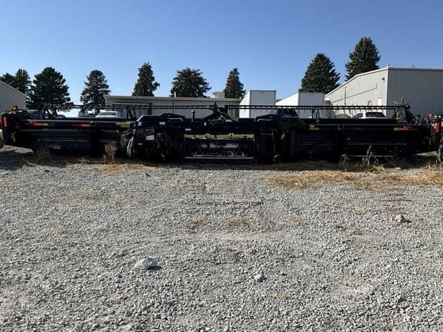 Image of MacDon FD75 equipment image 4