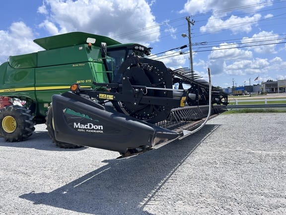 2018 MacDon FD75 Equipment Image0