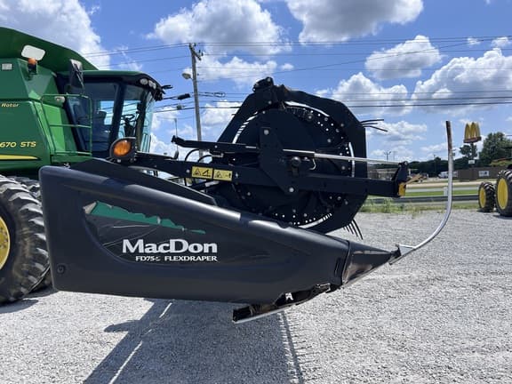 Image of MacDon FD75 equipment image 1