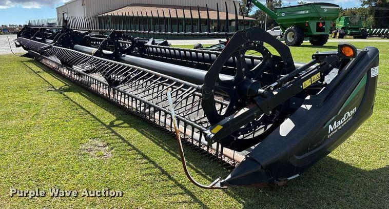 2018 MacDon FD75D Equipment Image0