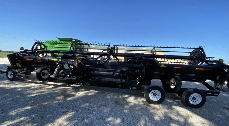 2018 MacDon FD75 Equipment Image0