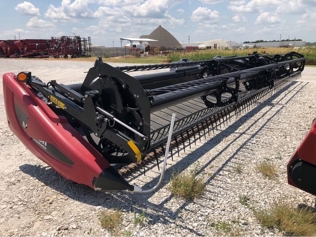 2018 MacDon FD75S Equipment Image0