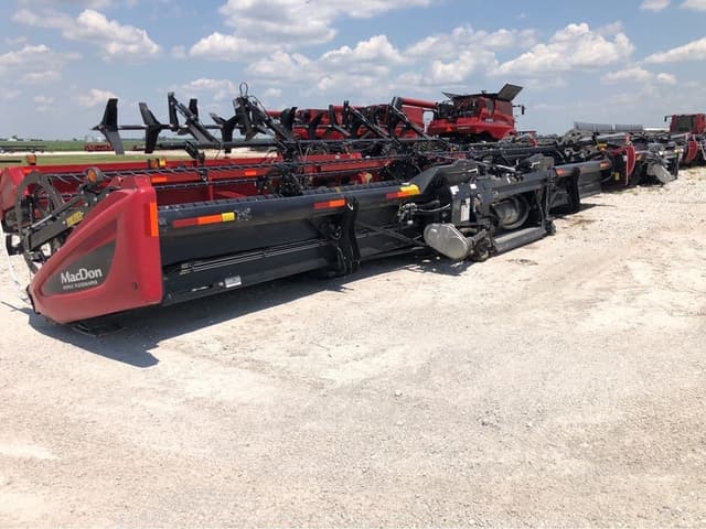 Image of MacDon FD75S equipment image 4