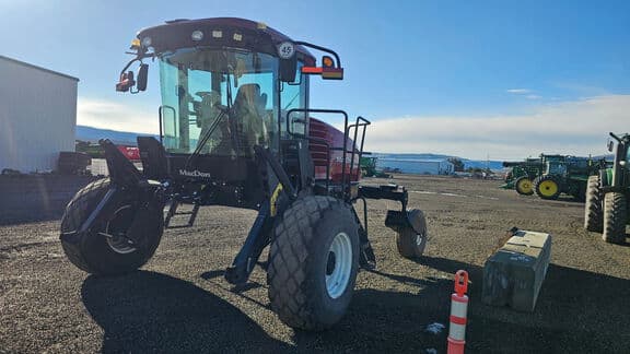 Image of MacDon M1240 equipment image 2