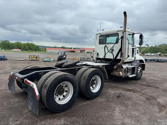 Image of Mack CH613 equipment image 2