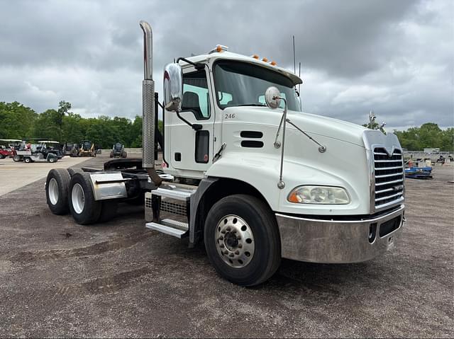 Image of Mack CH613 equipment image 1