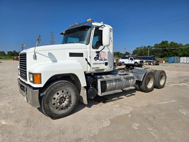 Image of Mack CHU613 equipment image 3