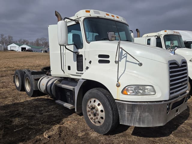 Image of Mack CXU613 equipment image 2