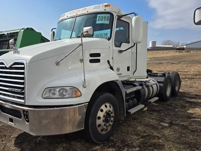 Image of Mack CXU613 equipment image 1