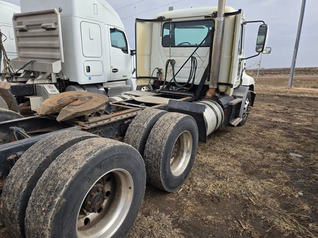 Image of Mack CXU613 equipment image 2