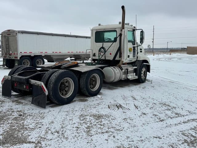 Image of Mack CXU613 equipment image 2