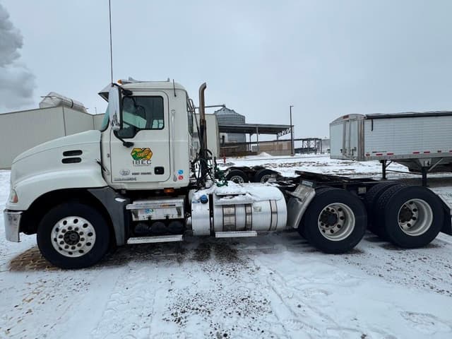 Image of Mack CXU613 equipment image 4