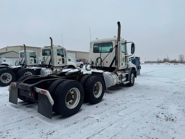 Image of Mack CXU613 equipment image 2