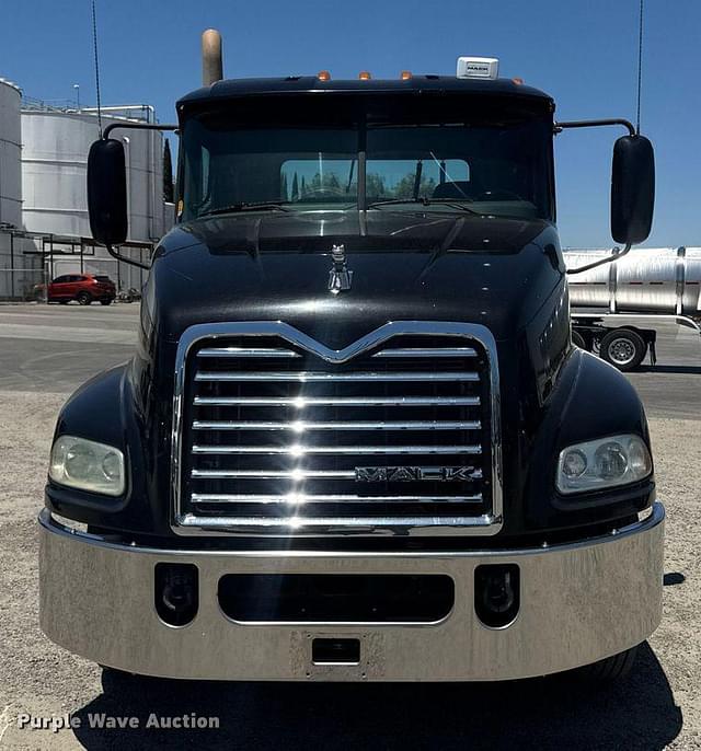 Image of Mack CXU613 equipment image 1