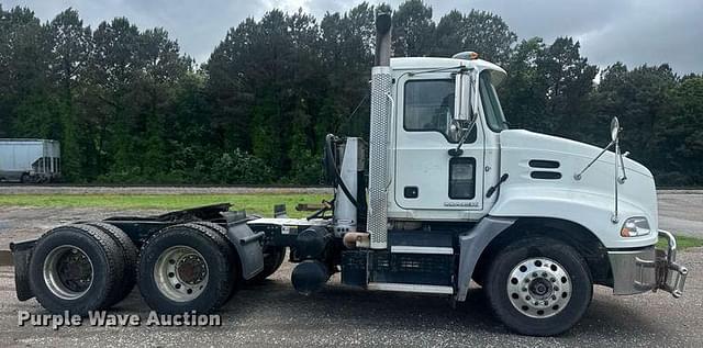 Image of Mack CXU613 equipment image 3