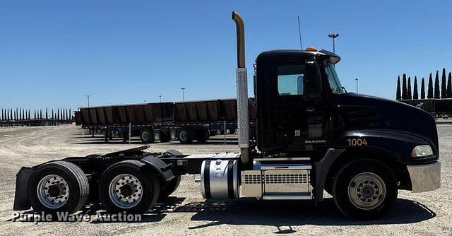 Image of Mack CXU613 equipment image 3