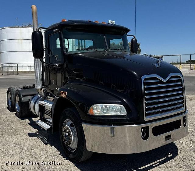 Image of Mack CXU613 equipment image 2