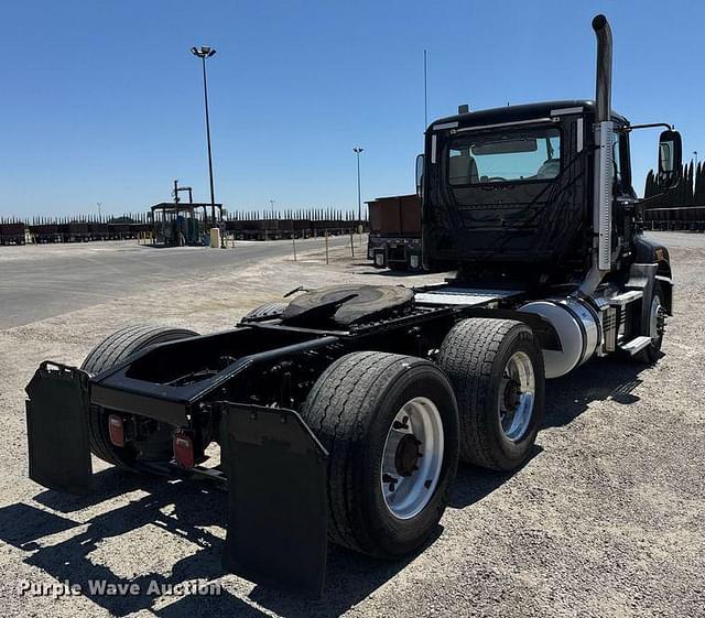 Image of Mack CXU613 equipment image 4