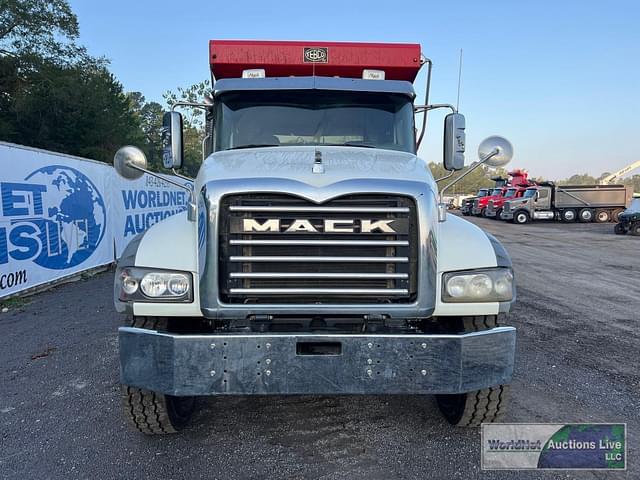 Image of Mack Granite GU713 equipment image 2