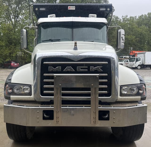 Image of Mack Granite GU713 equipment image 1