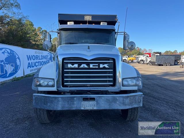 Image of Mack Granite GU713 equipment image 2