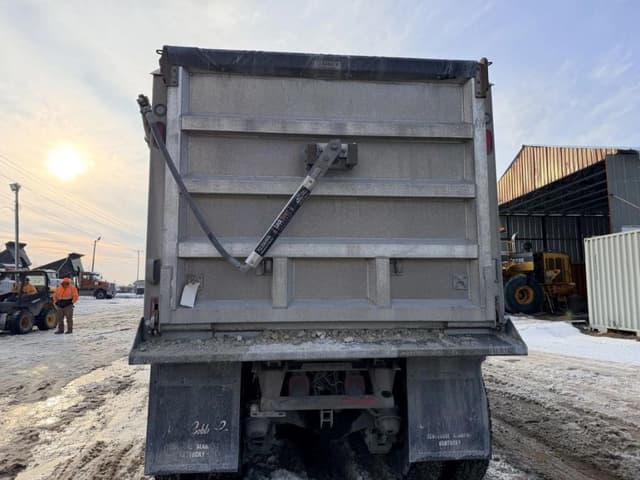 Image of Mack Granite GU713 equipment image 3