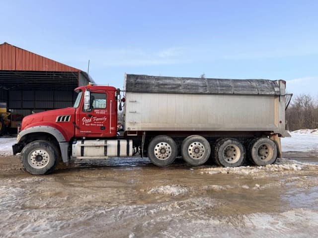 Image of Mack Granite GU713 equipment image 1