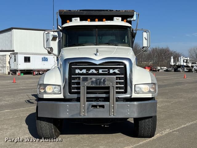 Image of Mack GU713 equipment image 1