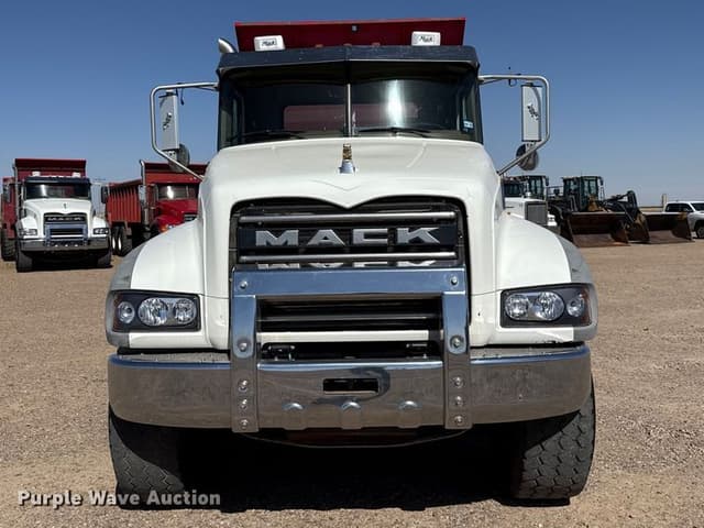Image of Mack GU713 equipment image 1
