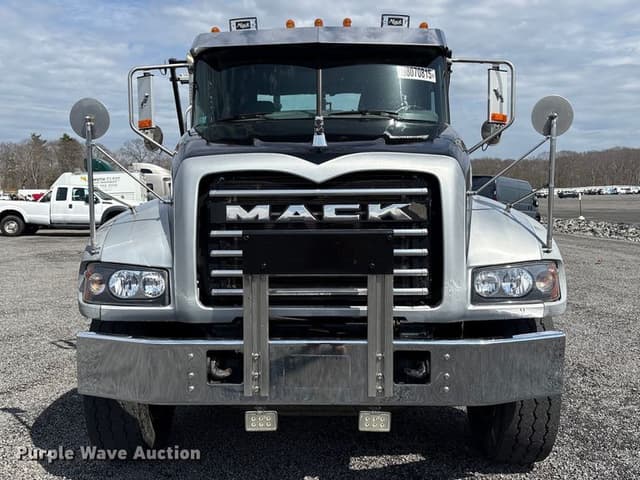 Image of Mack GU713 equipment image 1
