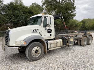 2018 Mack GU813 Image